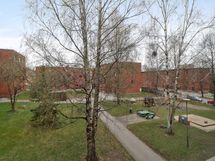 Näkymät ikkunoista yhtiön sisäpihalle