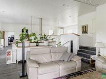 Yläkerran aula, mitä voi käyttää toisena olohuoneena