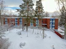 Näkymä etelään parvekkeelta. Olemme 4. kerroksessa.