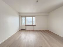 Olohuoneesta on käynti parvekkeelle.