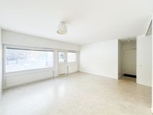 Tilava koti, jossa hyvin säilytystilaa.