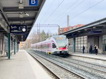 Juna-asemalle kävelee myös muutamassa minuutissa.