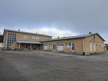 julkisivu pihanpuolelta
