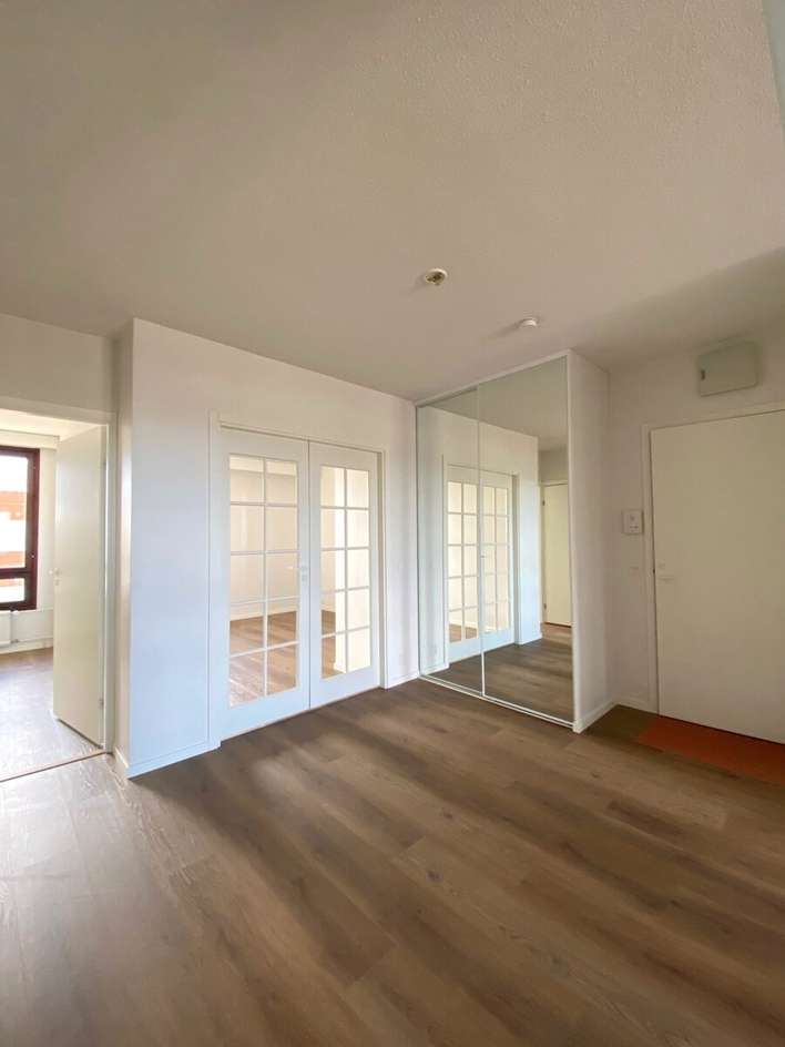 Kerrostalo, Oh+2mh+k+kph+vh+eteisaula+lasitettu parveke, 73 m², Kotkansaari – pohled 2