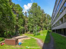 Lasten leikkipaikka pihalla