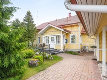 Sisäänkäynti talolle