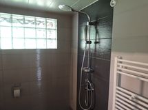 Uusittu  wc/ suihkutila