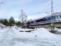 Malminkartanon juna-asemalle on kävellen matkaa noin 550 metriä.