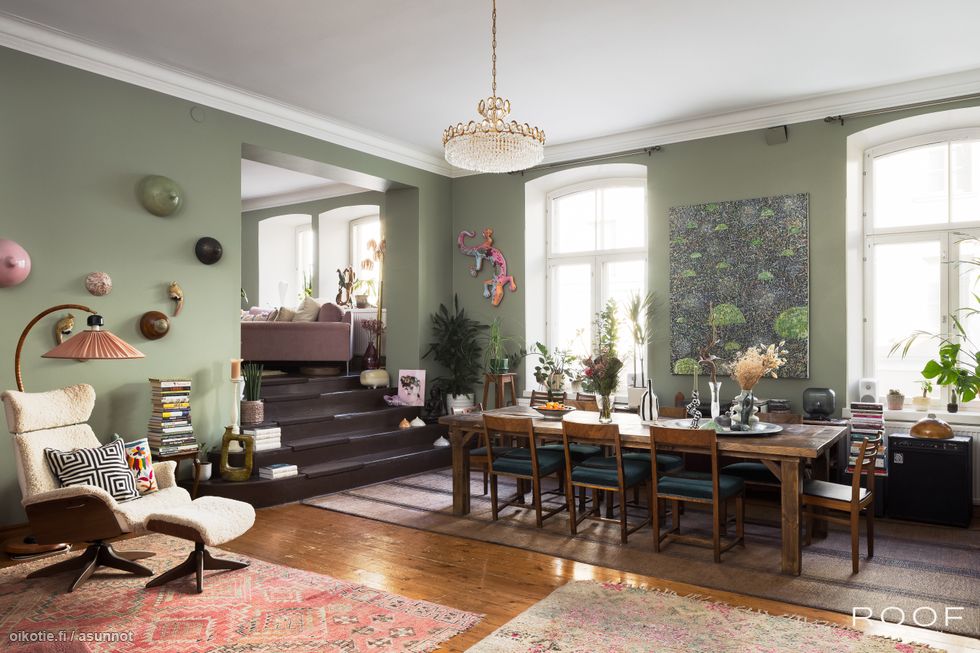 Upea, lähes 3,5m korkea olohuone