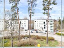 Näkymä parvekkeelta on länteen.