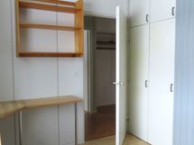 Makuuhuone 2 kaappitilaa