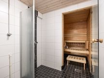Kylpyhuoneessa on tilavaraus pesukoneelle