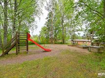 Taloyhtiön leikkipiha
