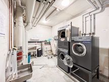 Taloyhtiön pesutupa.