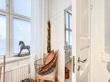 Pariovet keittiön vierestä toiseen makuuhuoneeseen.