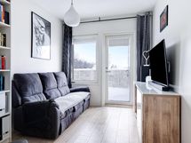 Yläkerran viihtyisä TV- / arkiolohuone.