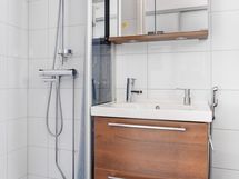 Sisääntulokerroksen kylpyhuone