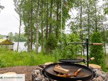 Laavulla nuotiopaikka