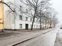 Taloyhtiö on omalla tontilla.