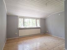 Kuva yläkerran makuuhuoneesta