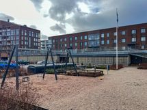 Taloyhtiön sisäpihaa.