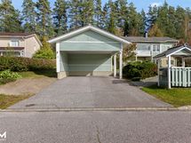 Kahden auton katosrakennus.