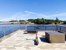 Läheltä löytyvät upeat ulkoilureitit mm. Mustikkamaalla.