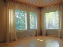 2015 kaikki muut paitsi kuistin ikkunat uusittu