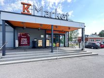 Lähikauppa löytyy kävelyetäisyydeltä.