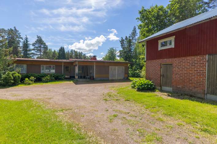Omakotitalo, 5 h, k, pkh, wc, ph, s + kellarikerros, 120/147 m², Kiukainen