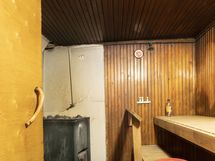 Kellarikerroksessa sauna