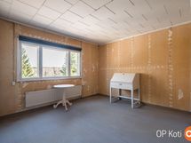 yläkerran makuuhuone