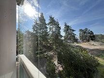 näkymät asunnon kaikista ikkunoista ja parvekkeilta ovat todella rauhaisat ja idylliset