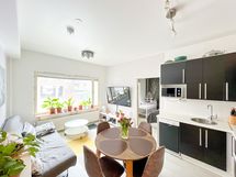 Tervetuloa tähän valoisaan ja hyväpohjaiseen kotiin!