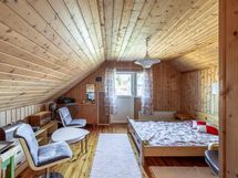 yläkerran makuuhuone2