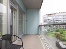 Sisäpihan puoleinen parveke