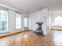 Olohuoneesta kulku parvekkeelle