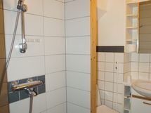 Alakerran suihkutila/wc