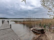 Laituri ja näkymät Bodomjärvelle