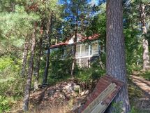 Huvila rannasta katsottuna.