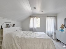 Makuuhuone 2 yläkerrassa.
