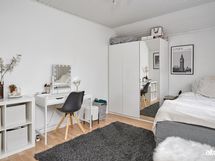 Ensimmäinen 3-kerroksen makuuhuoneista.