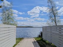 Taloyhtiön ranta.