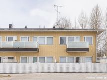 Velattomassa taloyhtiössä on 11 asuntoa, rakennus on valmistunut v. 1989.