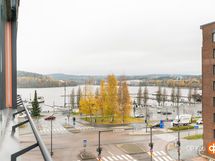Parvekkeelta näkymä myös satamaan