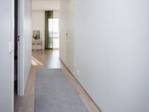 Makuuhuoneet vasemmalla puolella