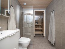 Valmiin asunnon C 4 kylpyhuone.