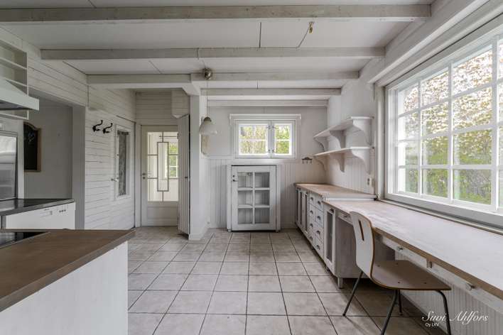 Omakotitalo, 4h,k,2wc,aula,iso parv,,veranta,kell.pesutilat,varastoja,tek.tila, pihasaunassa ph/wc,puusauna,iso takkah., 144/205 m², Vappula – pohled 2