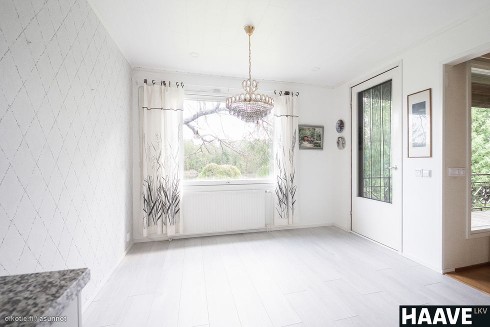 Upeat näkymät myös ruokailutilan ikkunasta