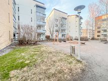 Yhtiössä on sauna, josta voi varata halutessaan oman,viikoittaisen saunavuoron.